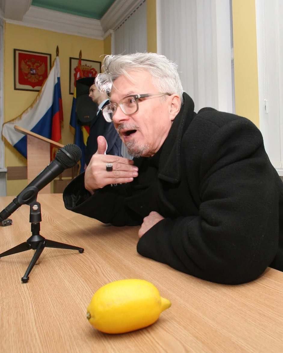 Эдуард Лимонов и лимон