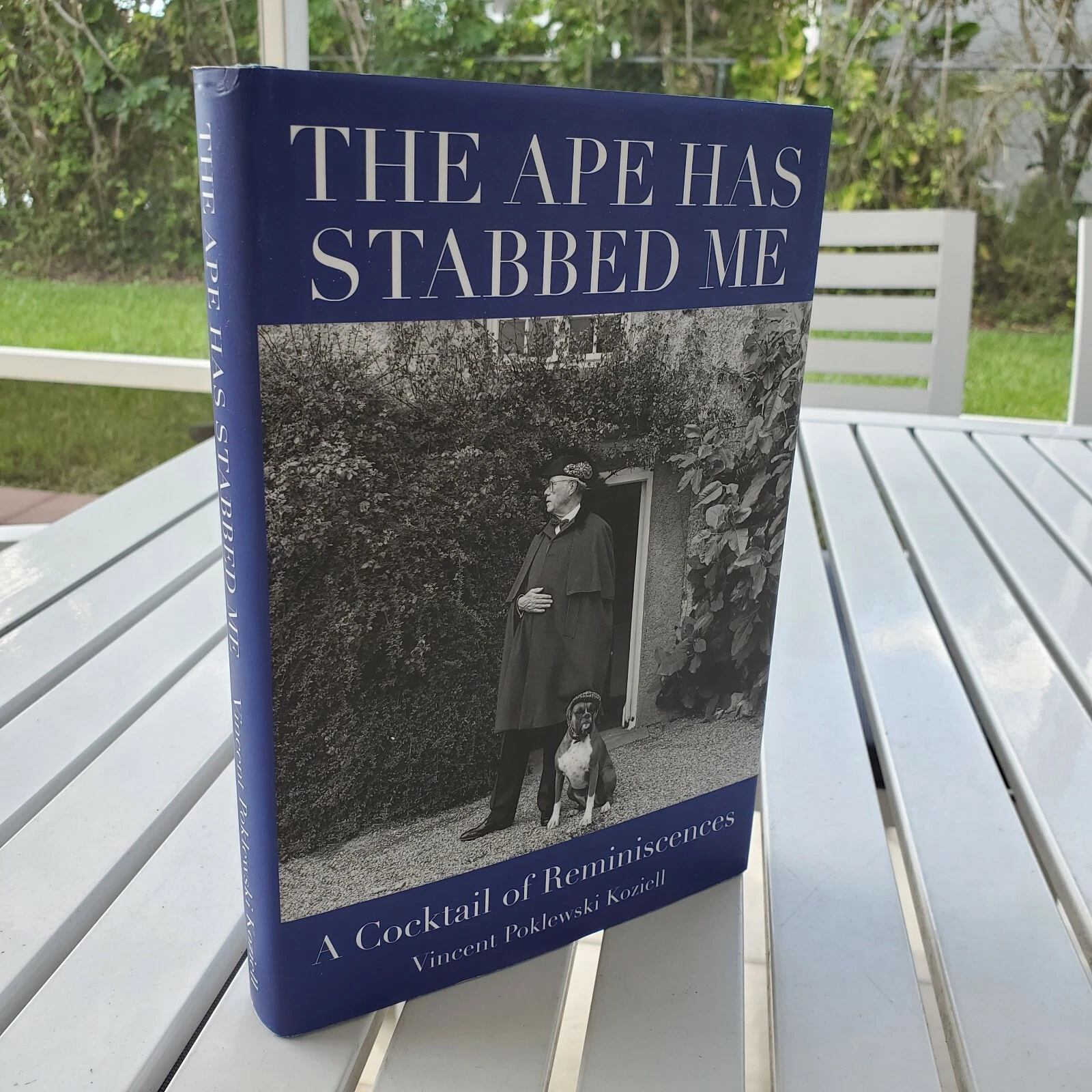 «The Ape has Stabbed Me»